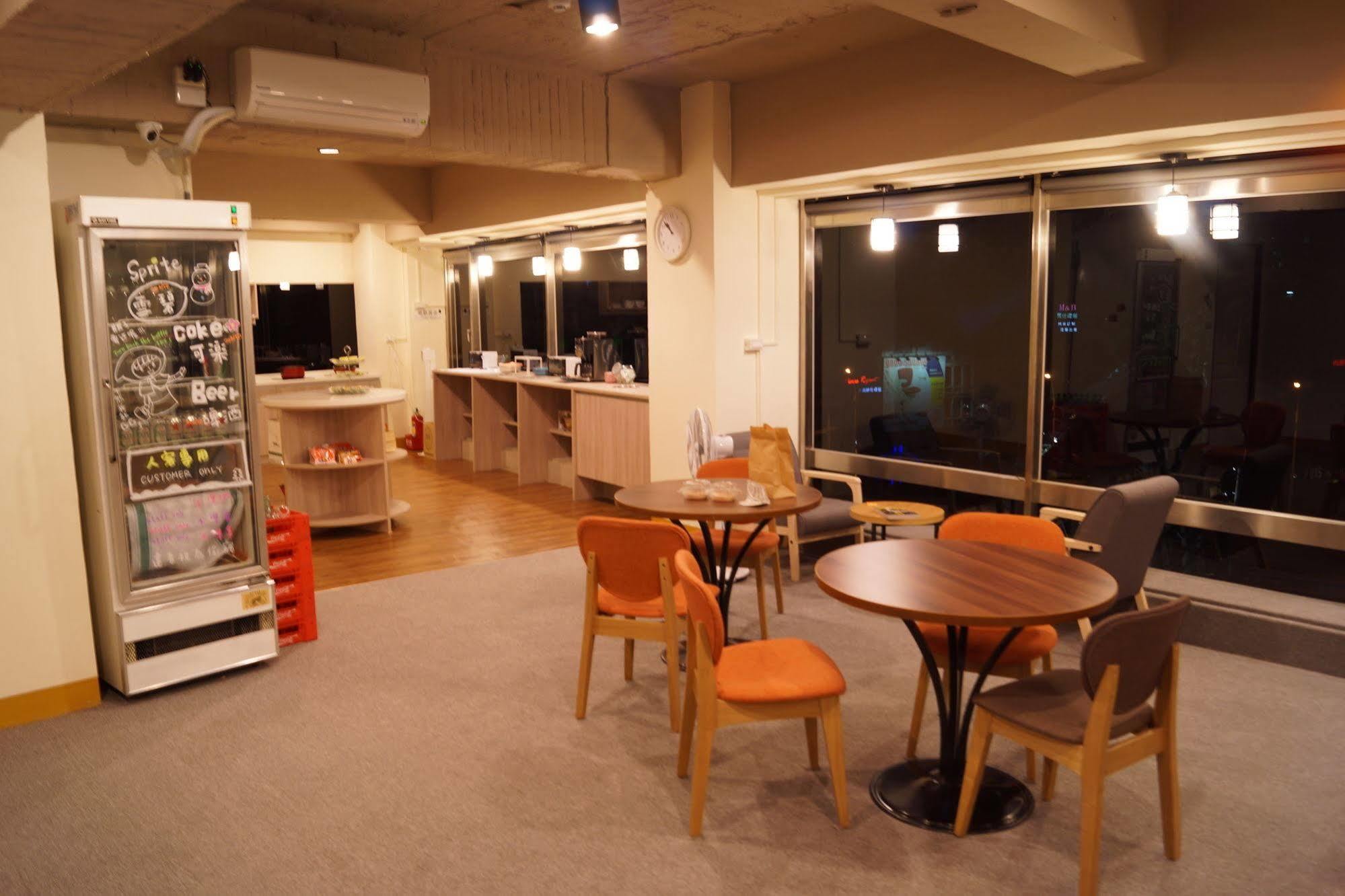Trip Gg Hostel Kaohsiung Exterior photo