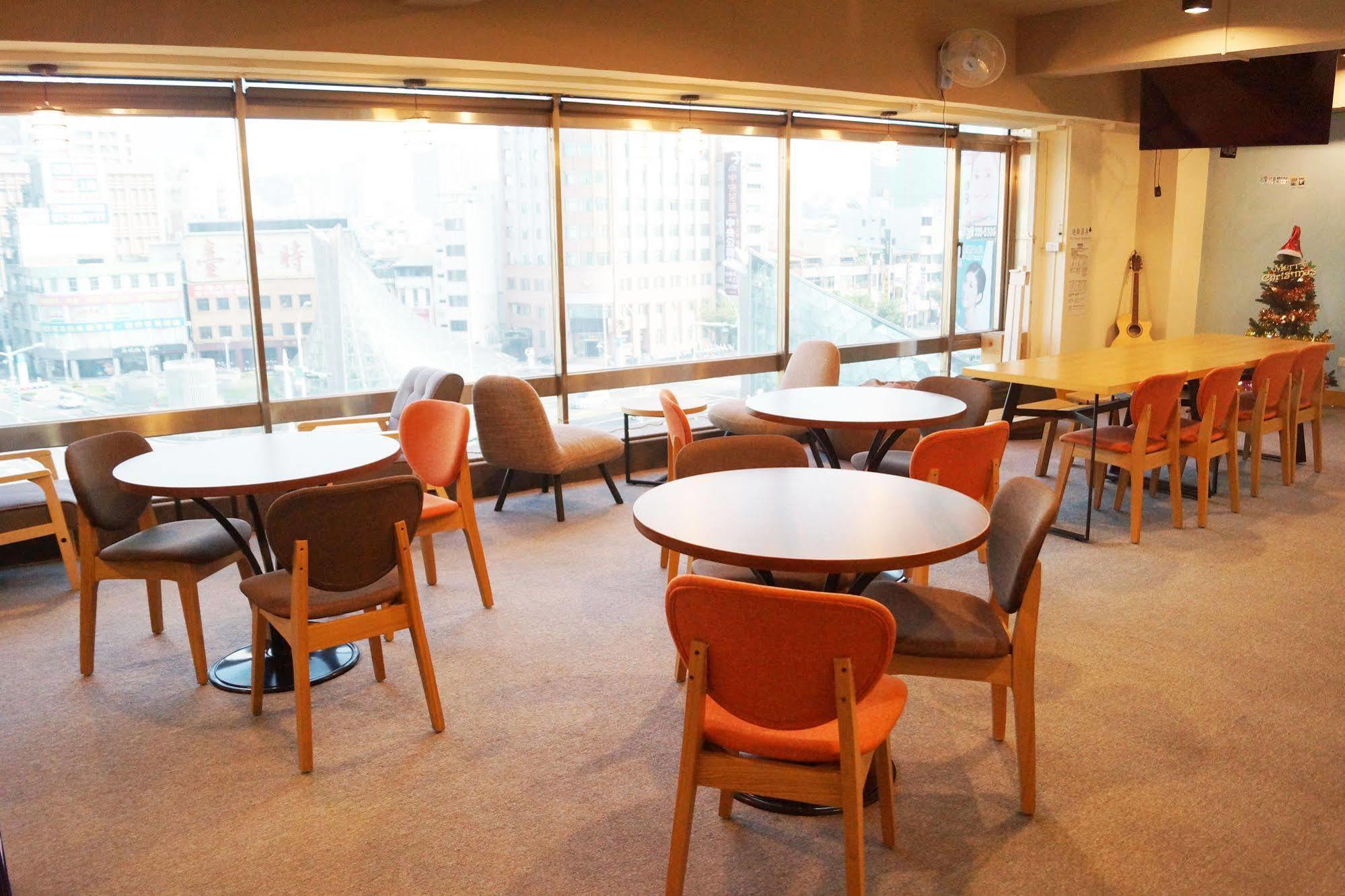 Trip Gg Hostel Kaohsiung Exterior photo